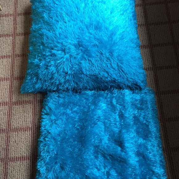 Other Nwot Blue Faux Fur Blanket And Pillow Set Poshmark